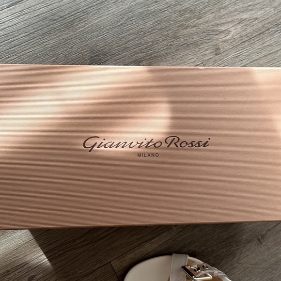 White heels - Picture 5 of 11